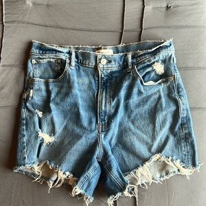 Abercrombie 4” high rise mom shorts